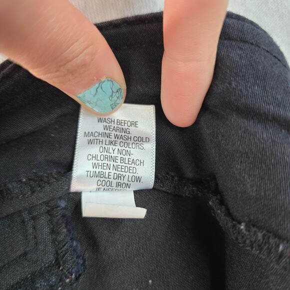 Croft and Barrow The Effortless Stretch Capri Pants Women's Size 12P Black - Picture 6 of 7